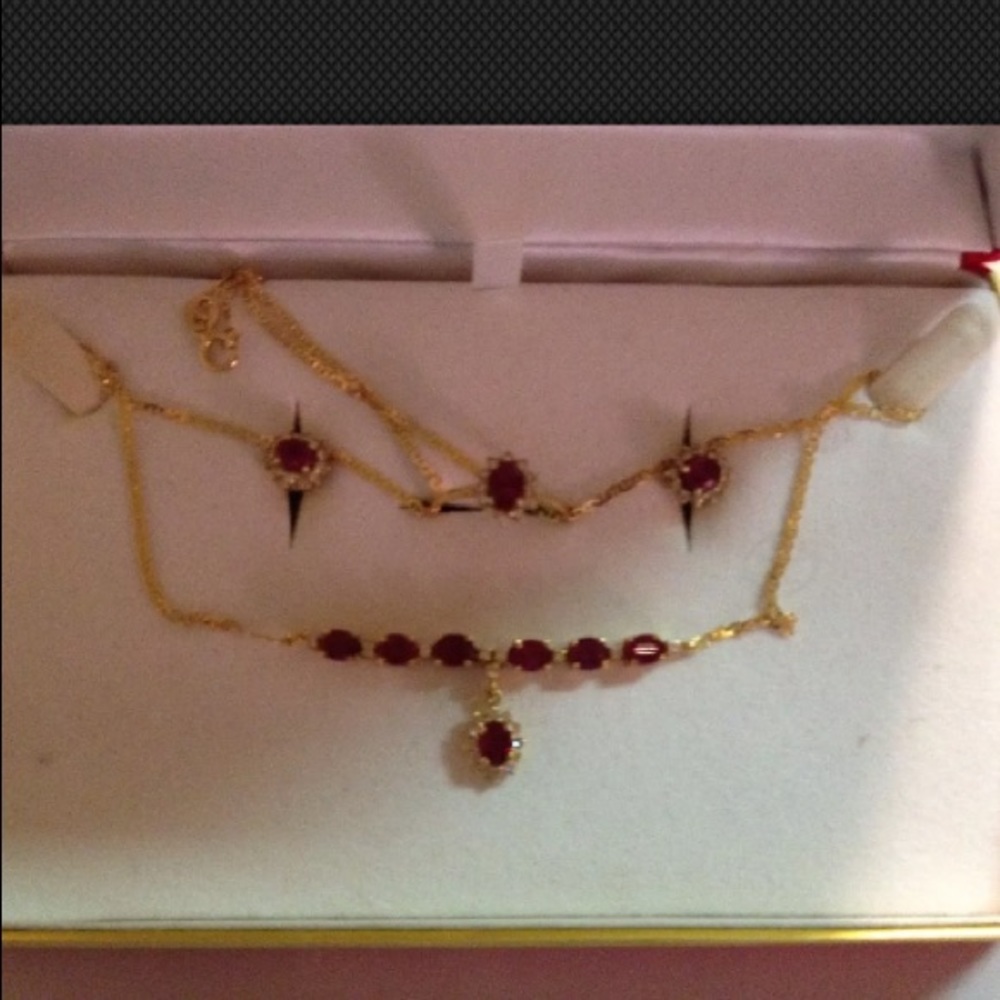 18kt gold (Thailand)RUBY & Diamond 4 piece Set